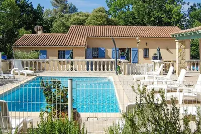 Image de Superbe maison à Regüsse avec piscine privée, utilisable à l'intérieur.