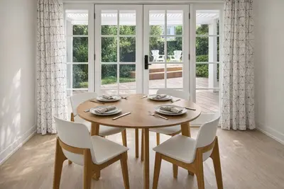 Image de Government House by the Sea • Easy coastal vibe