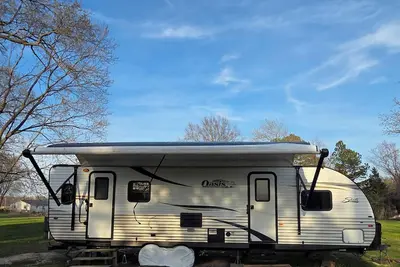 Image de Lois' Hideout\n\nComfy 1 bedroom camper within 7 minutes of Kinkaid Lake.