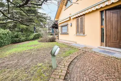 Image de Appartement confortable à Merone avec Wi-Fi