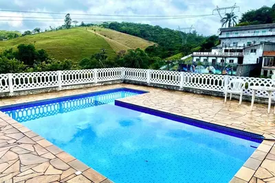 Image de Complete country house with swimming pool and billiards.