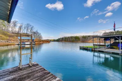 Image de Home 11 Mi to Clemson: Lake-View Balcony & Dock!