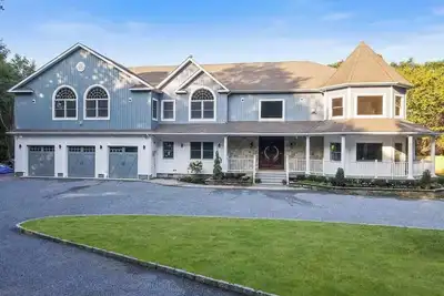 Image de Coastal Bayshore 'President's Mansion' w/ Hot Tub