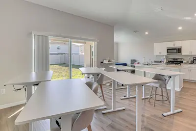 Image de Hybrid Work Retreat in Lithia w/ Pool Access!