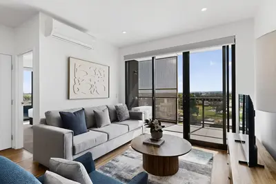 Image de Appartement spacieux de 2 chambres récemment rénové avec parking sur place