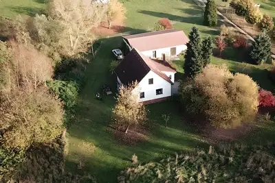 Image de Maison de vacances calme et charmante avec terrasse privée, jardin et Wi-Fi à Putbus