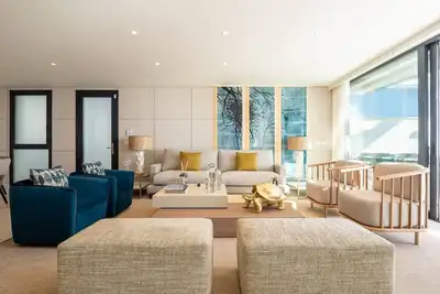 Image de Villa de luxe · Piscine à débordement, jacuzzi et plage Lgl 3