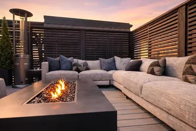 Image de Rooftop Patio–HotTub–FirePit-WetBar-Downtown