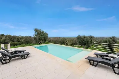 Image de The Ridge House with See View by Rentbeat