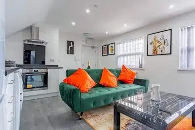 Modern Westside Apartment I Bridge Street West