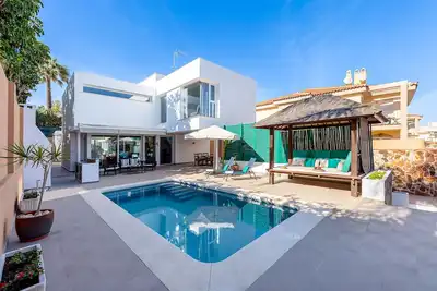 Image de Modern villa in Playamar for 10
