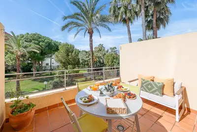 Image de Shervin - Cozy studio with garden view