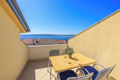 Image de Well-kept vacation accommodation with private balcony and sea view