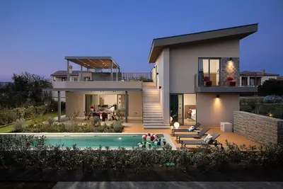 Image de Villa Puerto de Luz near Fažana for 8 persons with 35 m2 private pool, sea view, mini golf & sauna