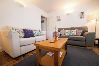 Image de The Sovereign was originally an old public house and has been lovingly converted into a spacious three-bedroom. two bathroom holiday home with off-street parking - a real bonus in Whitstable!