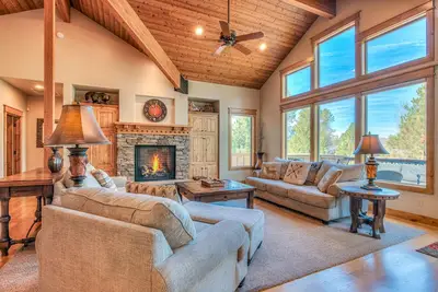 Image de Luxury Retreat with Hot Tub, Sharc, A/C and Bikes