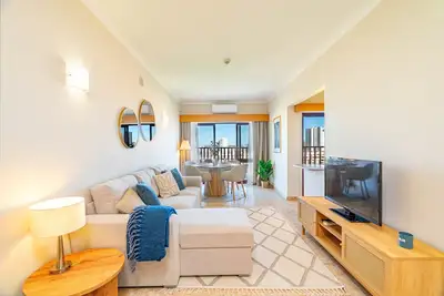 Image de Appartement 'Praia Azul Ocean View' avec vue sur la mer, Wi-Fi et climatisation