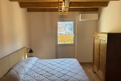 Image de Appartement avec chambre et vue sur la rivière