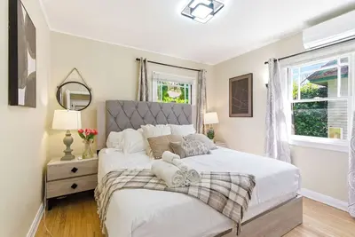 Image de Private Detached Bungalow in Prime Pasadena King Bed Peaceful & Central!
