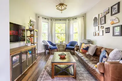 Image de Fall Dates Open: Live Like an A-ville Local!