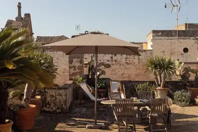 Image de Lovingly renovated apartment with a great roof terrace - ideal for couples!