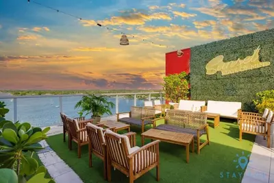 Image de Rooftop Oasis Modern Apt Near Boardwalk  1br