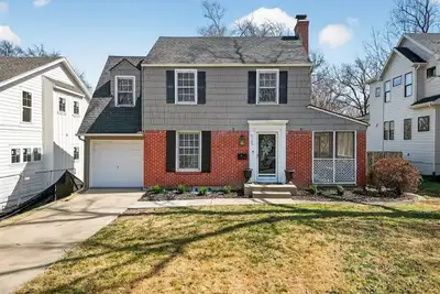 Image de Remodeled Kansas City home near World Cup stadium, walk to park, dog friendly