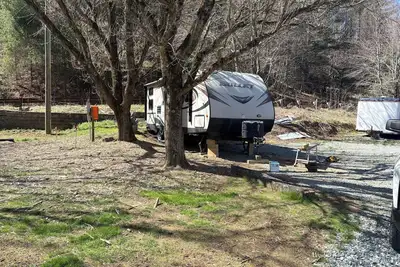 Image de Riverfront Camper -sleeps 5 in charming Todd, Nc. Perfect for fishing and tubing