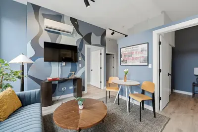 Image de Plymouth Collection: 2bd with Lobby, Gym, Rooftop