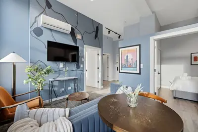 Image de Plymouth Collection: 2bd with Lobby, Gym, Rooftop