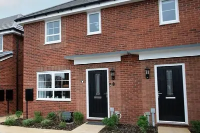 Image de Peaceful 3 Bed Rugby Family Home | Contractor Friendly | Near Amenities