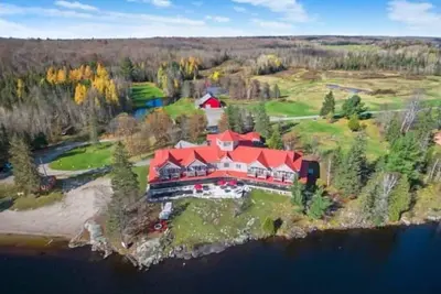Image de \nLuxury Lakefront Estate - Sleeps 24 - Near Muskoka