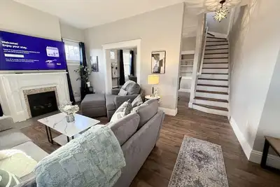 Image de Charming 3 Br 2 bath home 10 minutes to downtown