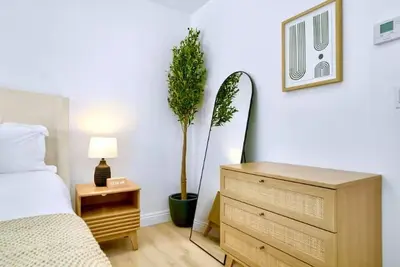 Image de Cozy & Modern Central Home 2024