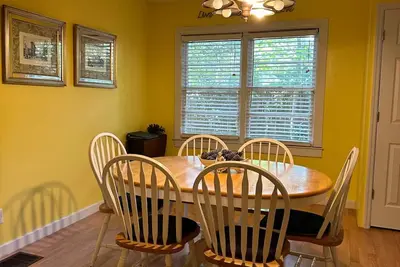 Image de Whispering Pines Court in Historical Thomasville