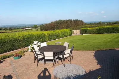 Image de Spacious 6br Country House. Near Belfast Int' Airport. Sleeps 10. Stunning Views