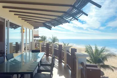 Image de 4 Bedrooms 3 Bathrooms Beach & Ocean Front