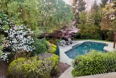 Image de Perfect 3-bed house with swimming pool, hot tub, pool table, & cold plunge.