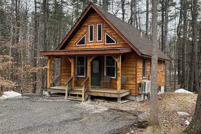 Image de Cozy Woodland Cabin Living with Loft and Brookside Views