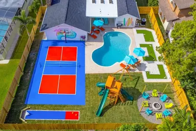 Wow Clearwater Resort! Heated Pool, Pickleball