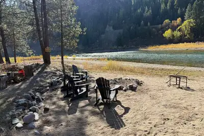 Image de Riverfront Home On the Beautiful Clark Fork River  Sleeps 8 Relax and Unwind