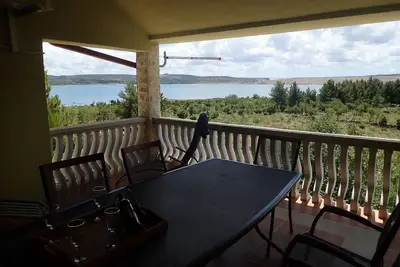 Image de Appartement de deux chambres avec la terrasse et la vue sur le mer Seline, Paklenica (A-25458-a)