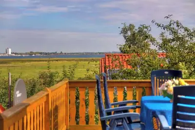 Image de Apartment with balcony & water view