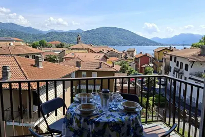 Image de Appartement de vacances avec balcon et vue sur le lac