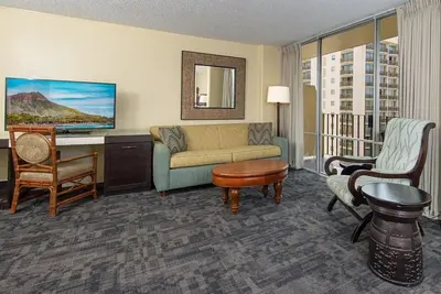 Image de Near Waikiki Beach! 3 Spacious Units with Kitchenettes! Outdoor Swimming Pool!