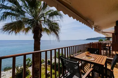 Image de Amfitriti Seafront Apartment 3 by RentalsPro