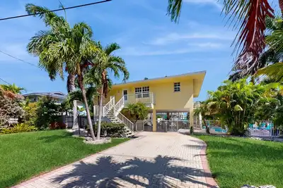 Image de Private pool, boat dock, water view, canal front, fully equipped kitchen