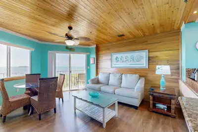 Image de Updated ocean-view condo with 2 balconies, pool, hot tub, W/D, & Ac