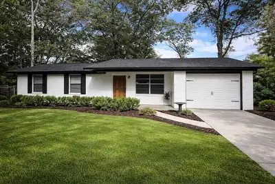 Image de Rainbow river retreat-Spacious 3 bedroom home on oversize lot. Bring your boat!