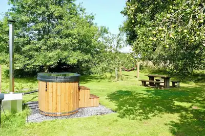 Image de Character cottage with hot tub set in the stunning Llandeilo countryside.